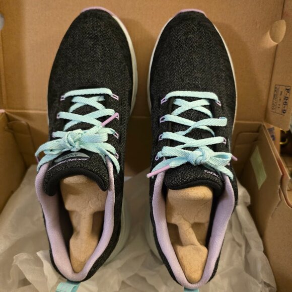 SKECHERS ARCH FIT COMFY WAVE BLACK LAVENDER SIZE 8.5 MEDIUM NIB LACE UP - Picture 1 of 9